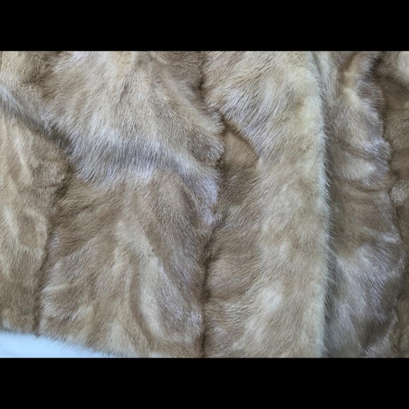 Vintage Femington Furs Beautiful Fur Coat - Picture 5 of 16